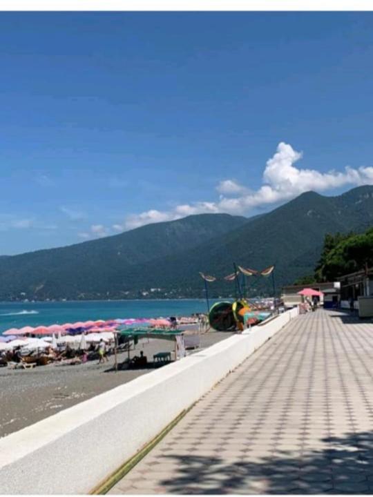 Гостевой Дом Белый Лотос Gagra Exterior photo