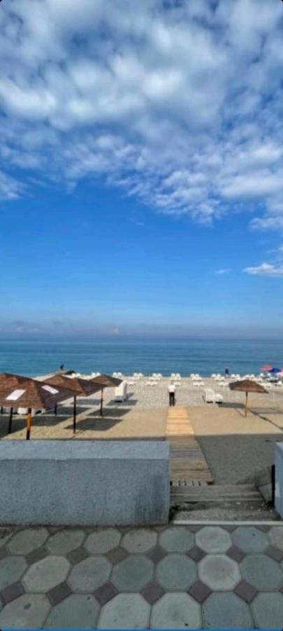 Гостевой Дом Белый Лотос Gagra Exterior photo